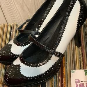 1031 White & Black Heels